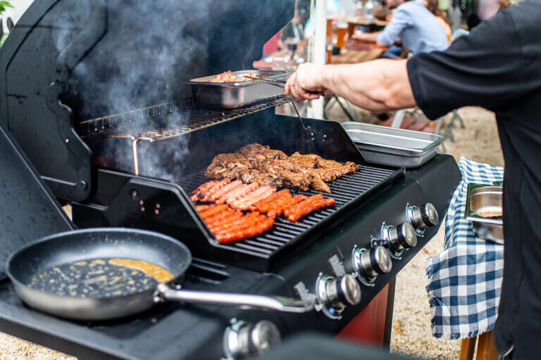 4 burner gas barbecue
