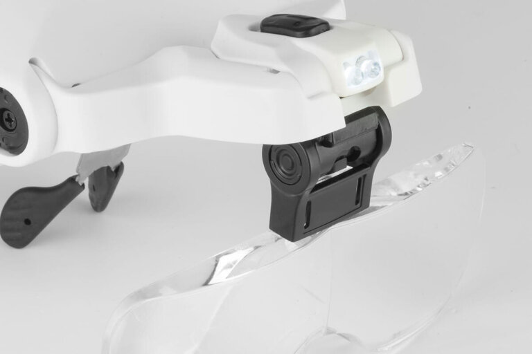 magnifying spectacles