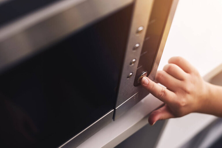 microwave oven