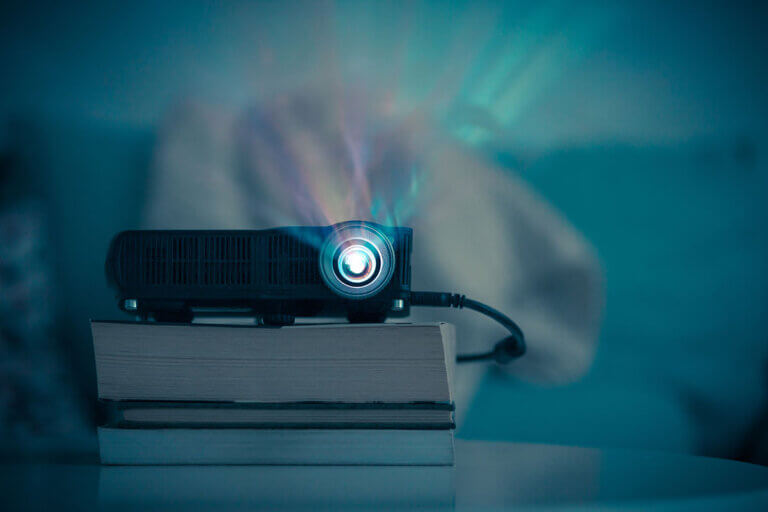 short-throw projector